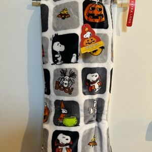 NWT: Berkshire Peanuts VelvetLoft Throw - Black, White, Orange